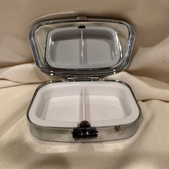 Hippie VW Van Flowers Peace Travel Pill Box 2 Compartment Medicine Pill Case NEW - Picture 5 of 5